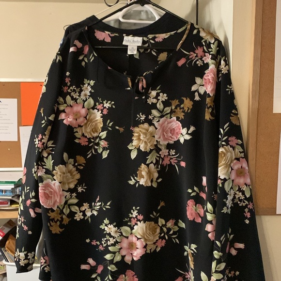Beautiful Delta Burke 1X floral long sleeved top - Picture 2 of 5